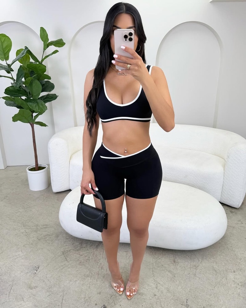 스타일리쉬 레이디 콘트라스트 트림 요가 세트 2026  - Yoga Fitness Fit Club 리뷰 및 가격